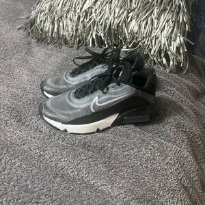 Women’s size 6 new without box, Nike air max 2090